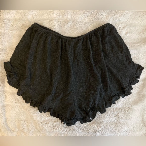 Never Worn BRANDY MELVILLE Black Ruffle Shorts, One Size - Picture 2 of 5